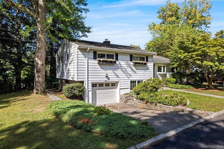 Property Photo:  24 Jaffray Court  NY 10533