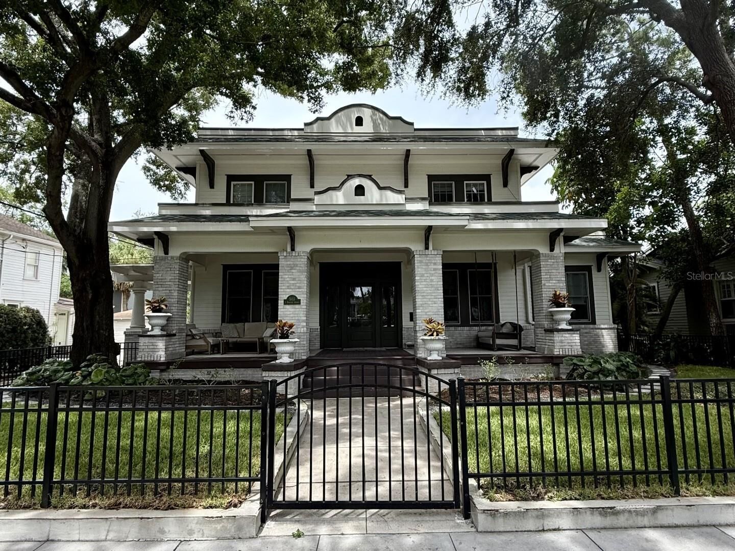 Property Photo: 503 S Newport Avenue FL 33606
