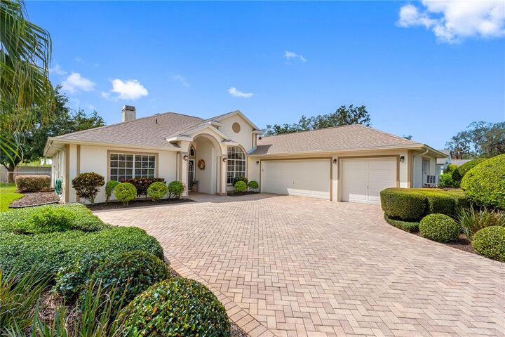 Property Photo: 8518 Thrasher Court FL 34654