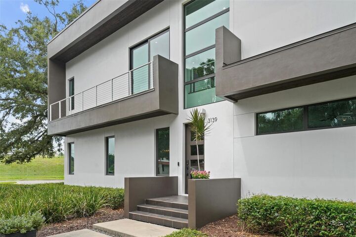 Property Photo: 3139 W Waverly Avenue FL 33629