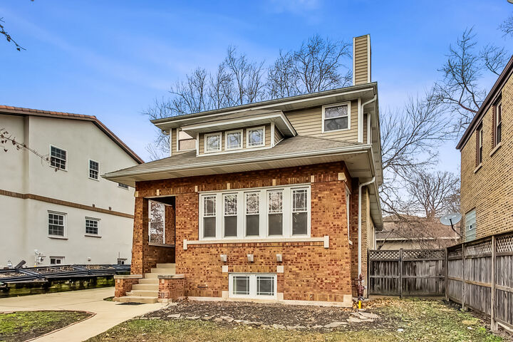 Property Photo:  1716 W Beverly Glen Parkway  IL 60643 