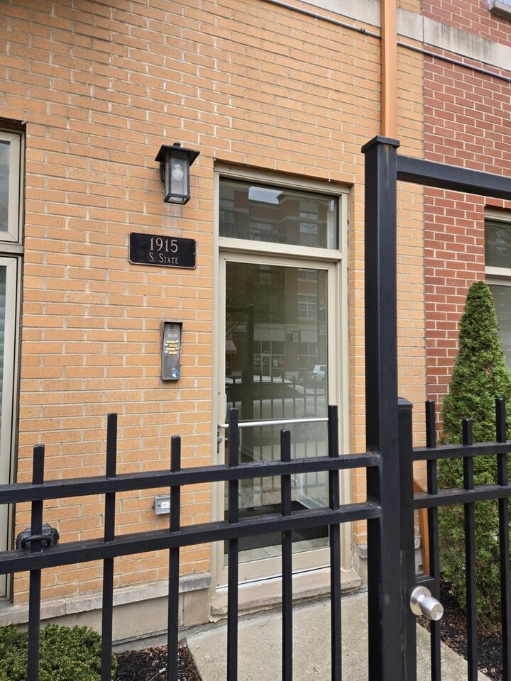 Property Photo:  1915 S State Street 3  IL 60616 