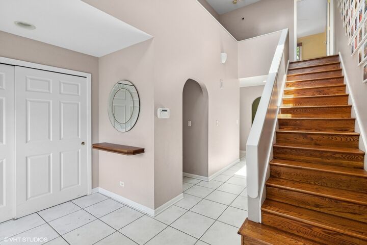 Property Photo: 1430 Country Lane IL 60015