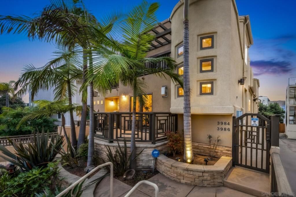 Property Photo:  3986 Riviera Dr  CA 92109 