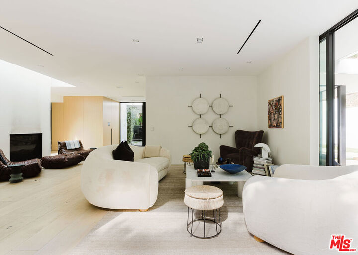 Property Photo:  1952 N Beverly Drive  CA 90210 