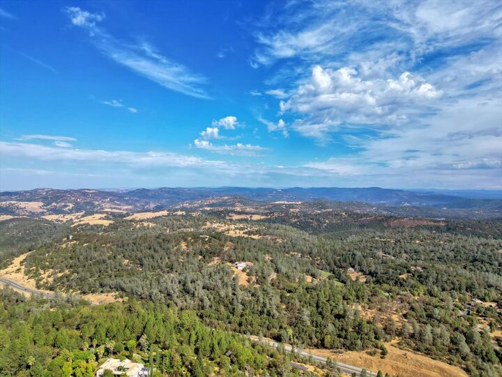 Property Photo:  