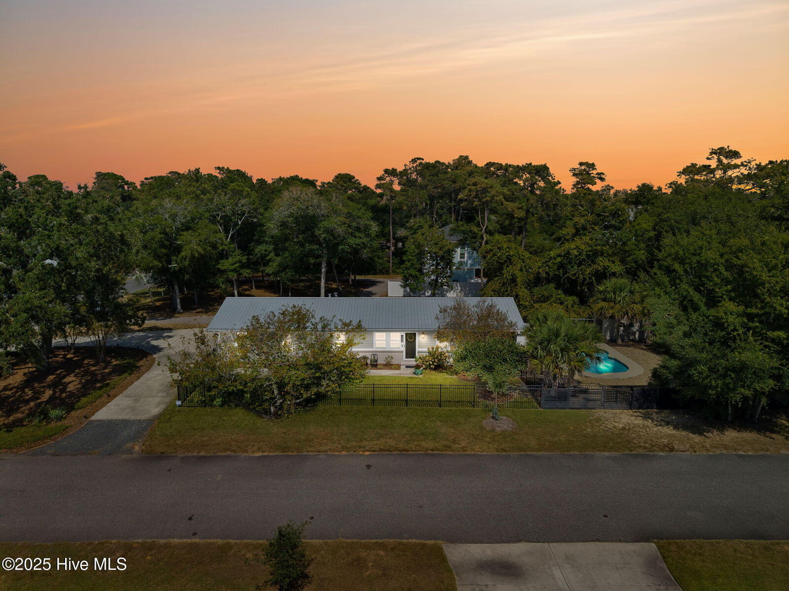 Property Photo:  202 NE 40th Street  NC 28465 