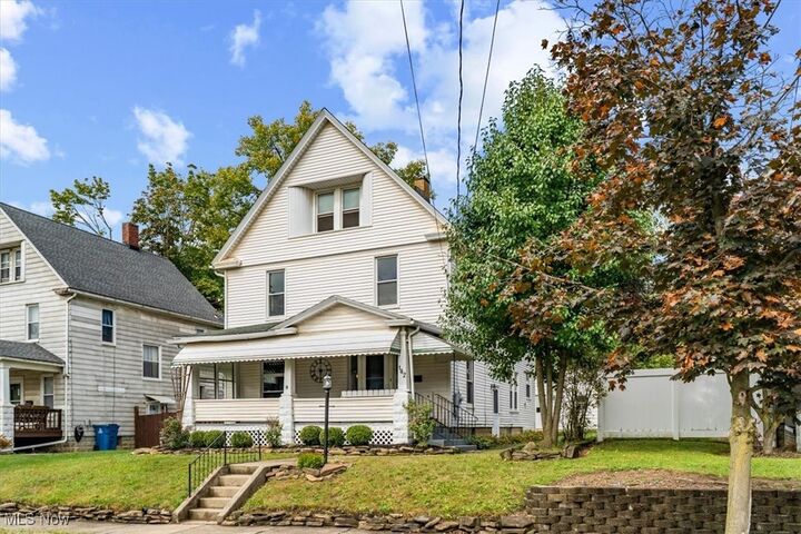 Property Photo: 142 E Howard Street OH 44420