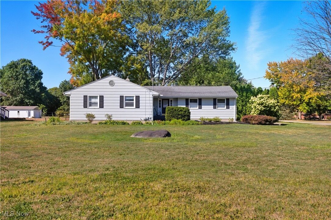Property Photo:  2193 Howland Wilson Road NE  OH 44484 