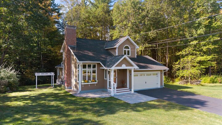 Property Photo:  131 Homestead Circle  NH 03055 