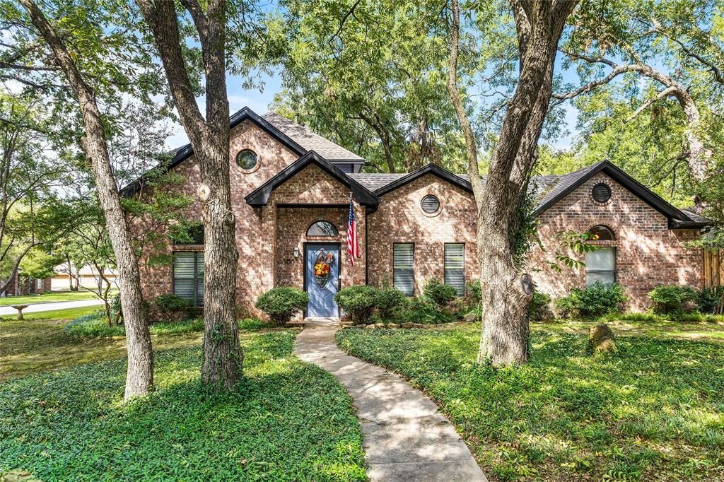Property Photo: 100 Middlefield Drive TX 75076