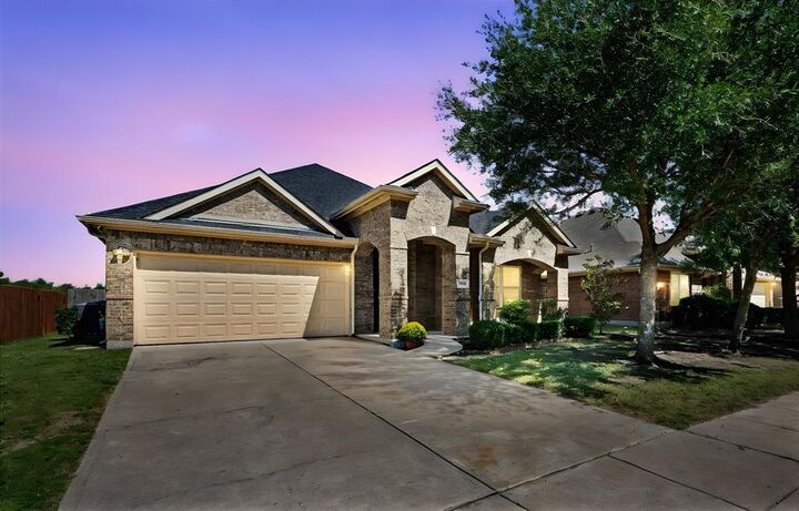 Property Photo: 2908 Glenoaks Drive TX 75189