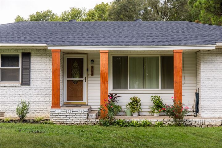 Property Photo: 304 S Summit Street AR 72753