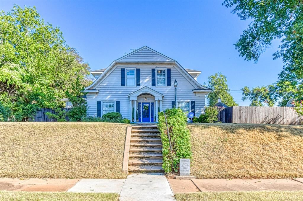 Property Photo: 1016 W Kansas Avenue OK 73018