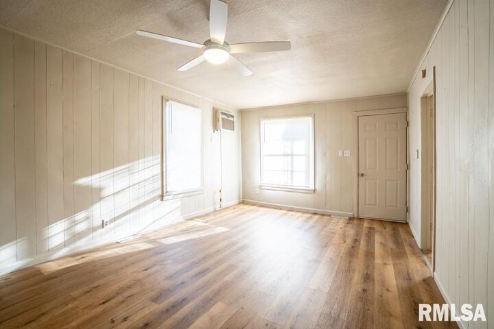 Property Photo: 111 S 5th Street IL 62932
