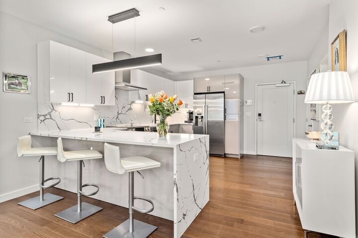 Property Photo:  68 Los Angeles St Ph5  MA 02458 