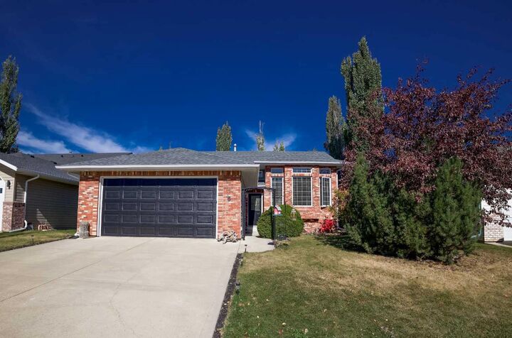 6 Royal Crescent  Lacombe AB T4L 2H7 photo