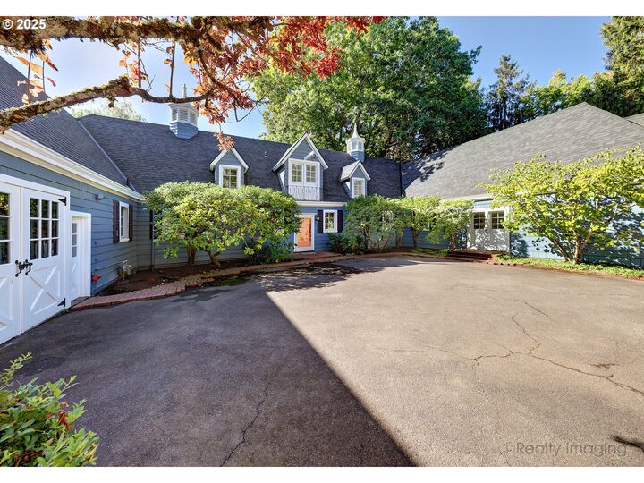 Property Photo:  4040 SW 53rd Pl  OR 97221 