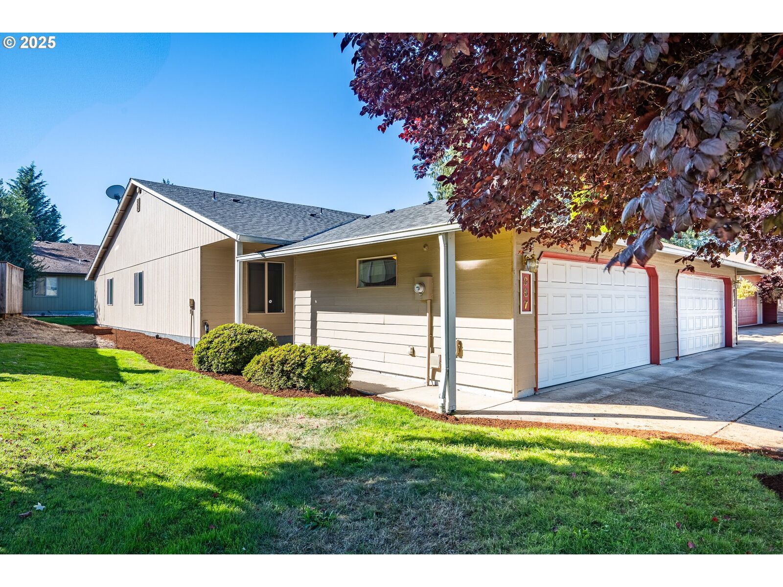 Property Photo:  957 E Benjamin Ave  OR 97424 