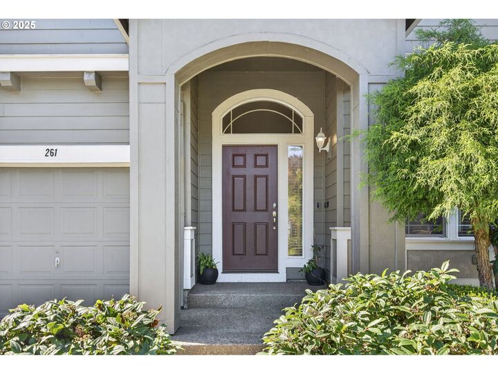 Property Photo:  261 Burl St  OR 97132 