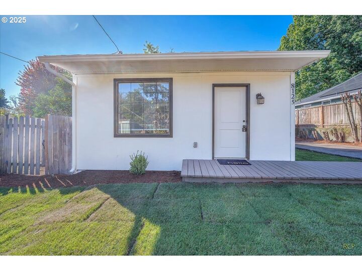 Property Photo:  8125 SE 52nd Ave  OR 97206 