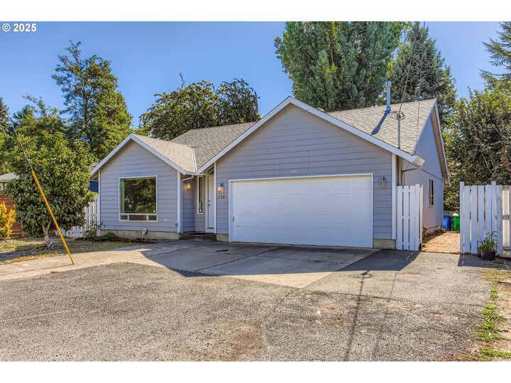 8838 SE Clinton St  Portland OR 97266 photo