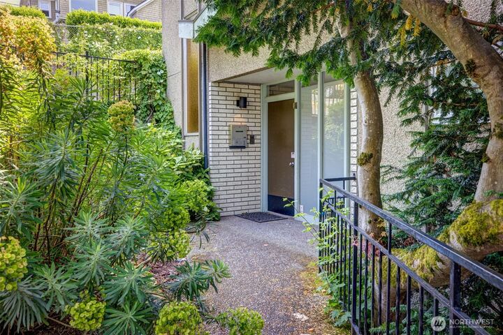 Property Photo: 303 N 44th Street 105 WA 98103