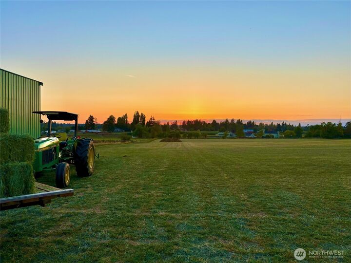 Property Photo:  42711  196th Avenue SE  WA 98022 