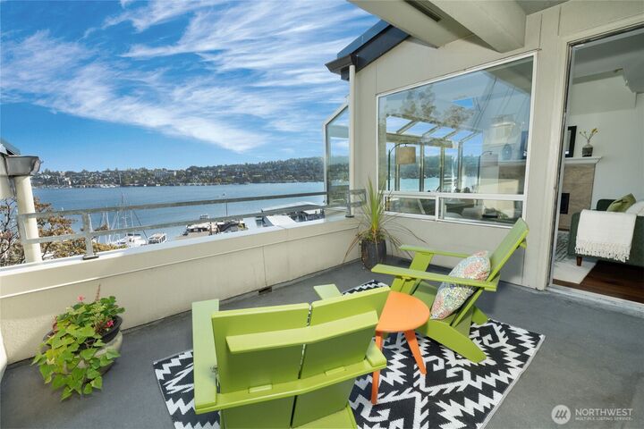 Property Photo:  2420  8th Avenue N 102  WA 98109 