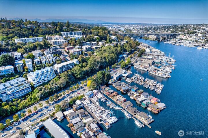 Property Photo:  2420  8th Avenue N 102  WA 98109