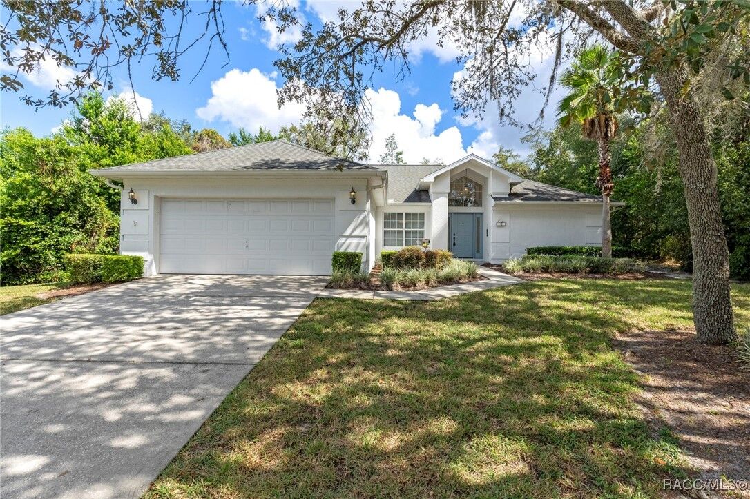 Property Photo: 10 Birchtree Street FL 34446