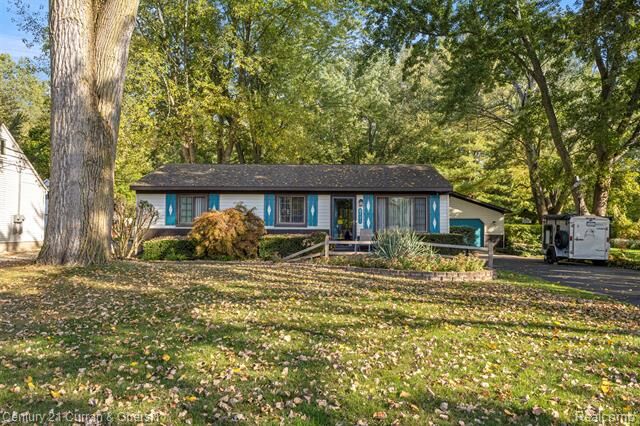 Property Photo: 8751 Speedway Drive MI 48317