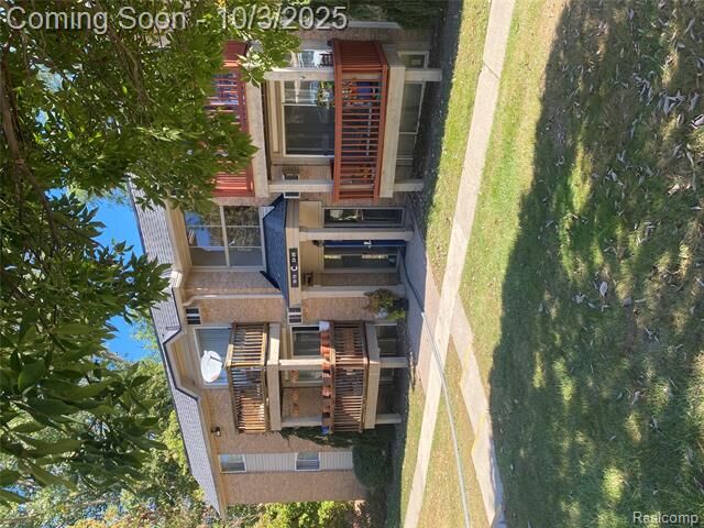 Property Photo:  417 Parkdale Avenue 13  MI 48307