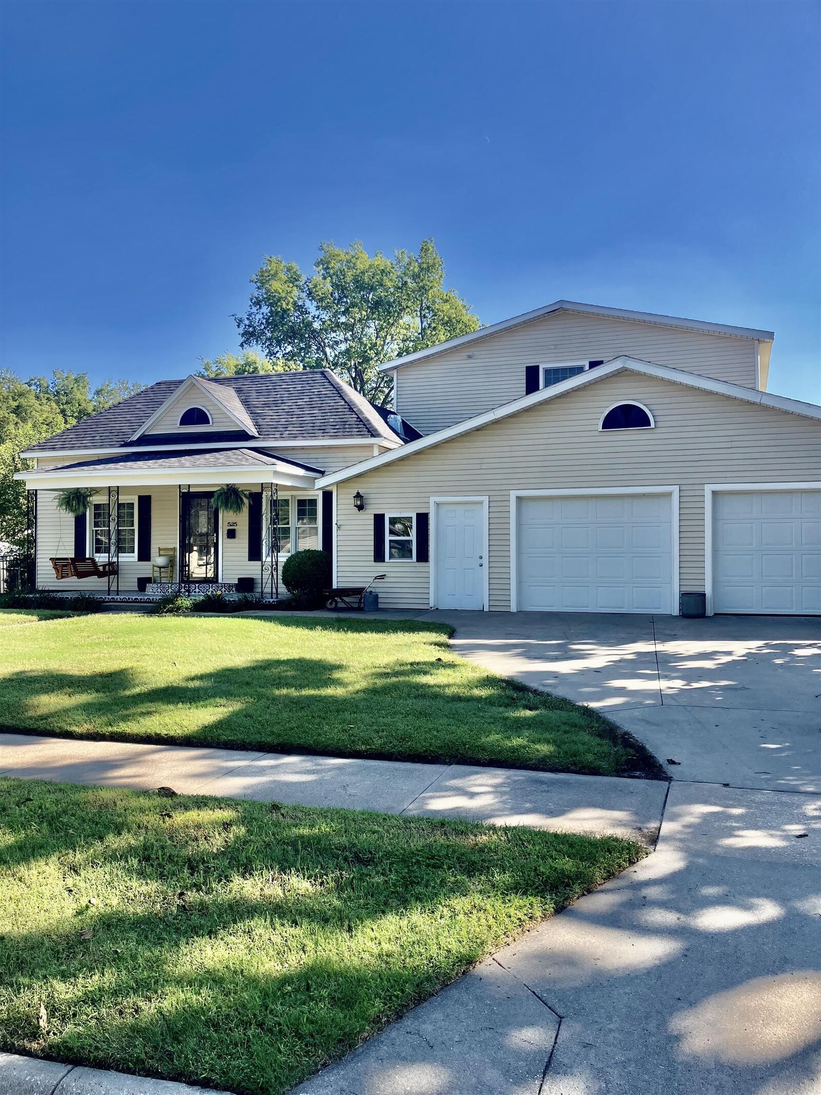 Property Photo: 525 W 5th St KS 67114