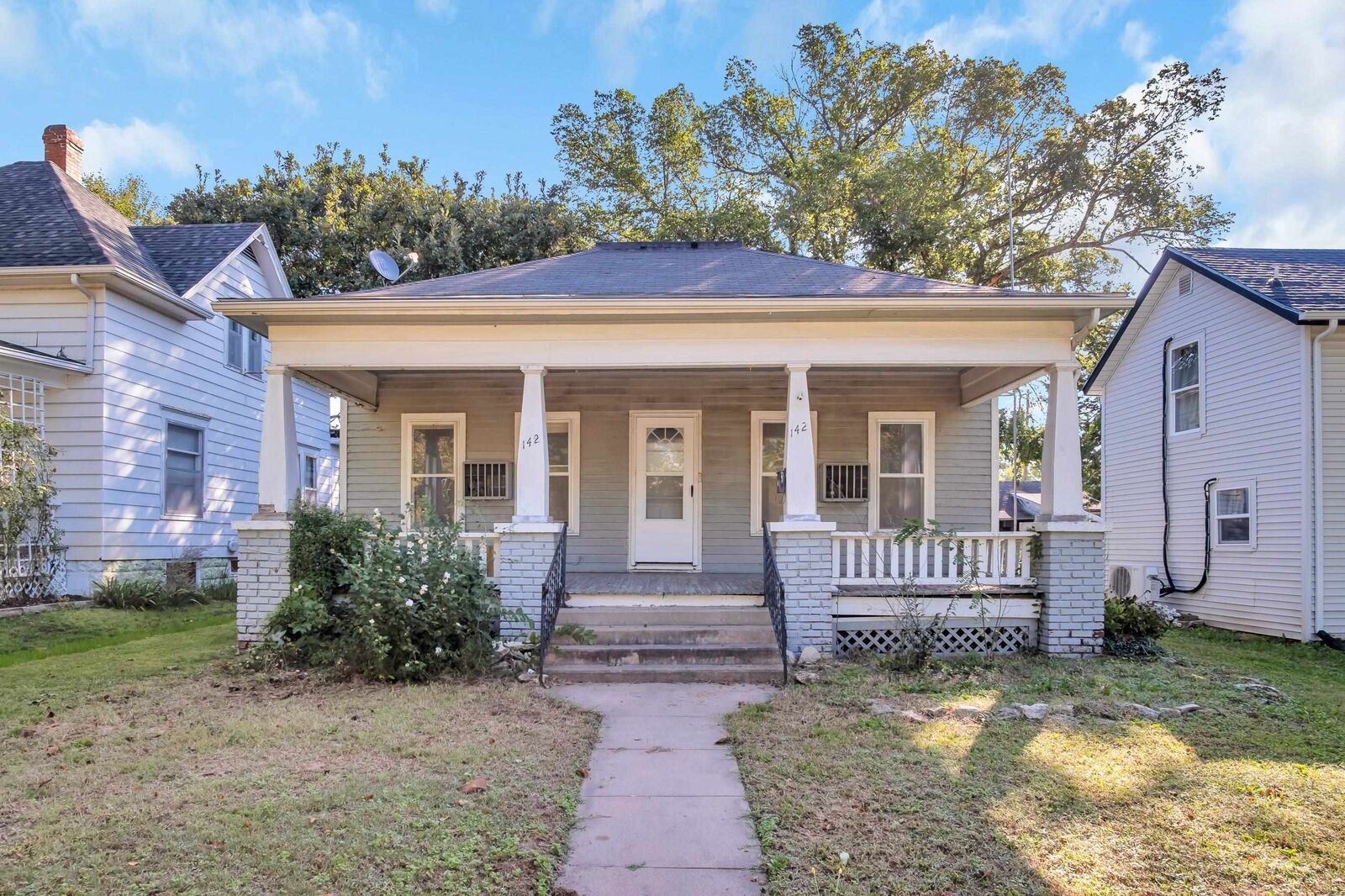 Property Photo:  142 N Cedar St  KS 66861 