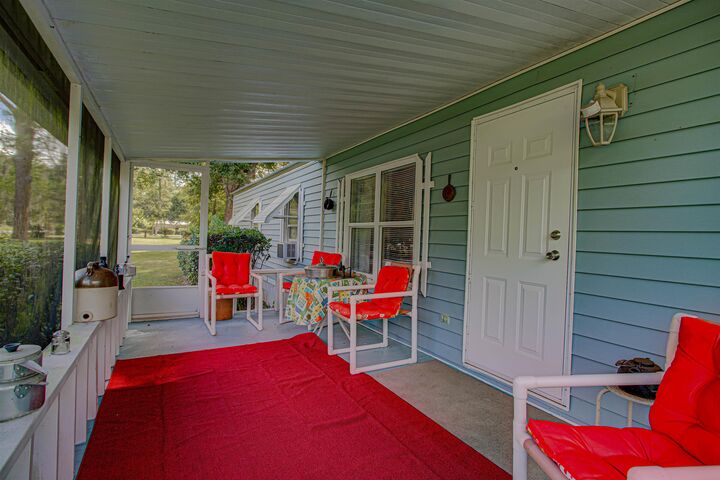 Property Photo: 736 San Mateo Rd FL 32189