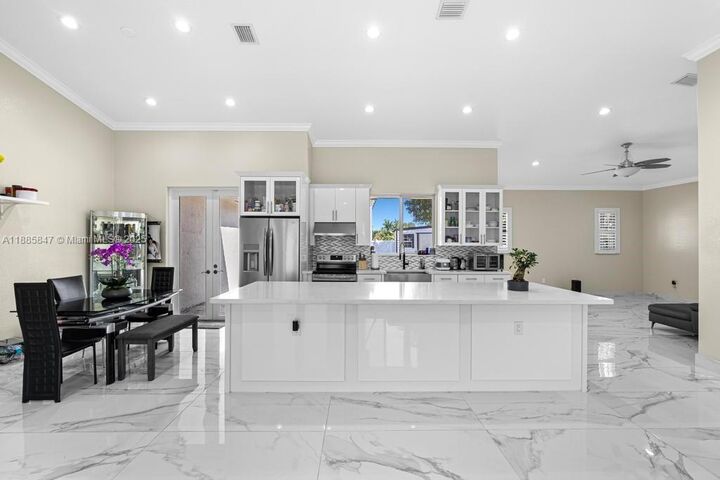 Property Photo: 9201 SW 170th Ln FL 33157