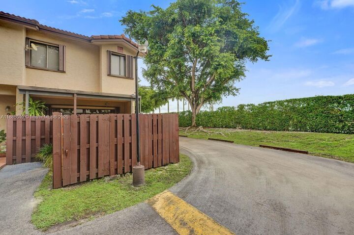 Property Photo: 14201 SW 57th Ln 1A7 FL 33183