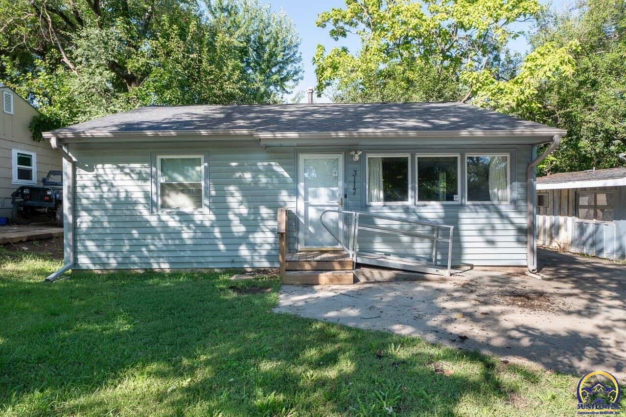 Property Photo: 3117 SE Dupont St KS 66605