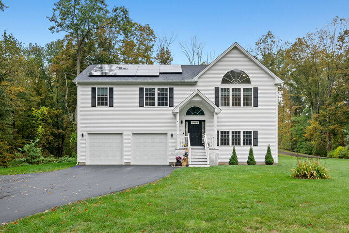 Property Photo:  6 Carriage Drive  CT 06424 