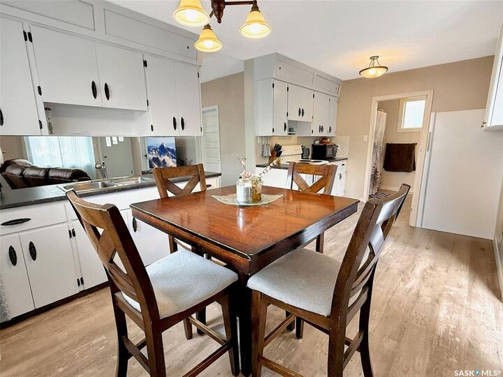 Property Photo:  17 3rd Avenue NE  SK S9H 2G3 