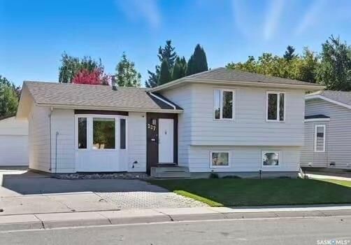 Property Photo:  227 Waterbury Road  SK S7J 5B1 