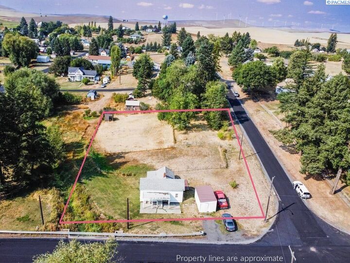 Property Photo:  206 N 3rd St.  WA 99158