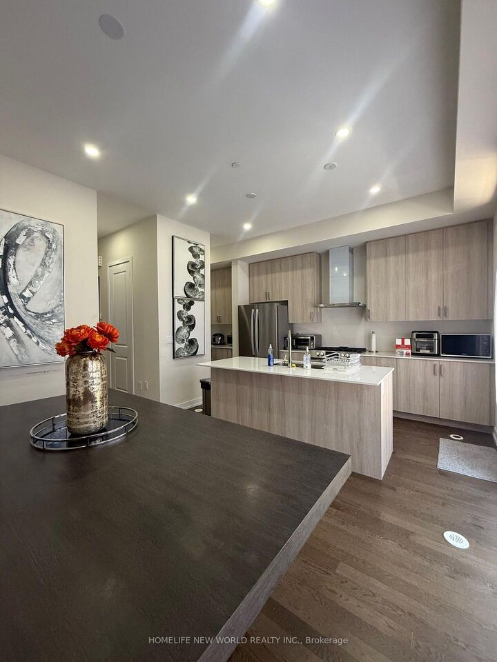 Property Photo:  5 Ingersoll Lane  ON L4E 1G9 