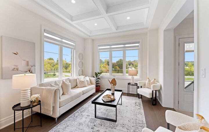 Property Photo:  319 Danny Wheeler Boulevard  ON L4P 0K1 