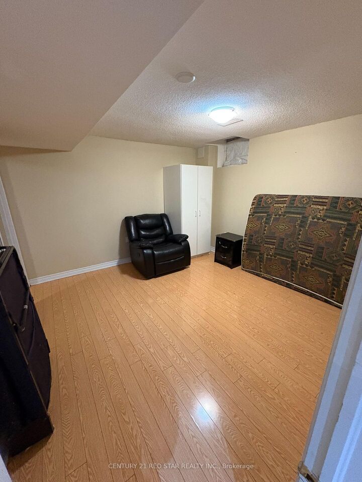 Property Photo:  28 Junction Crescent  ON L7A 2G6 