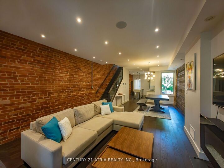 Photo de la propriété:  329A Clinton Street  ON M6G 2Y7 