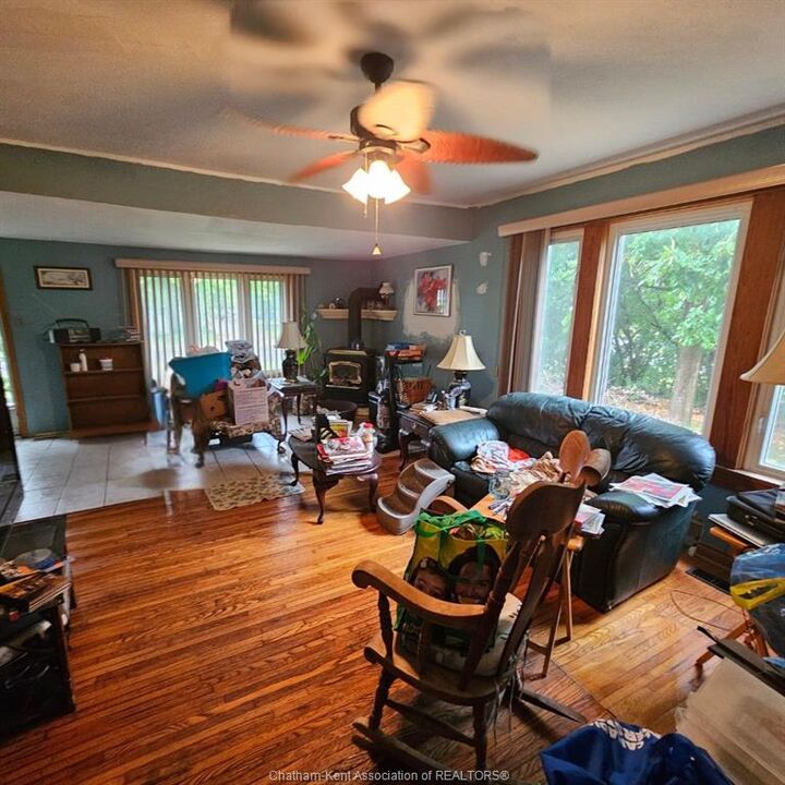 Property Photo: 418 Gillard Street ON N8A 1N6