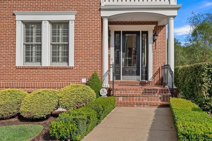 Property Photo:  307 Georgetowne Ct  PA 15090 