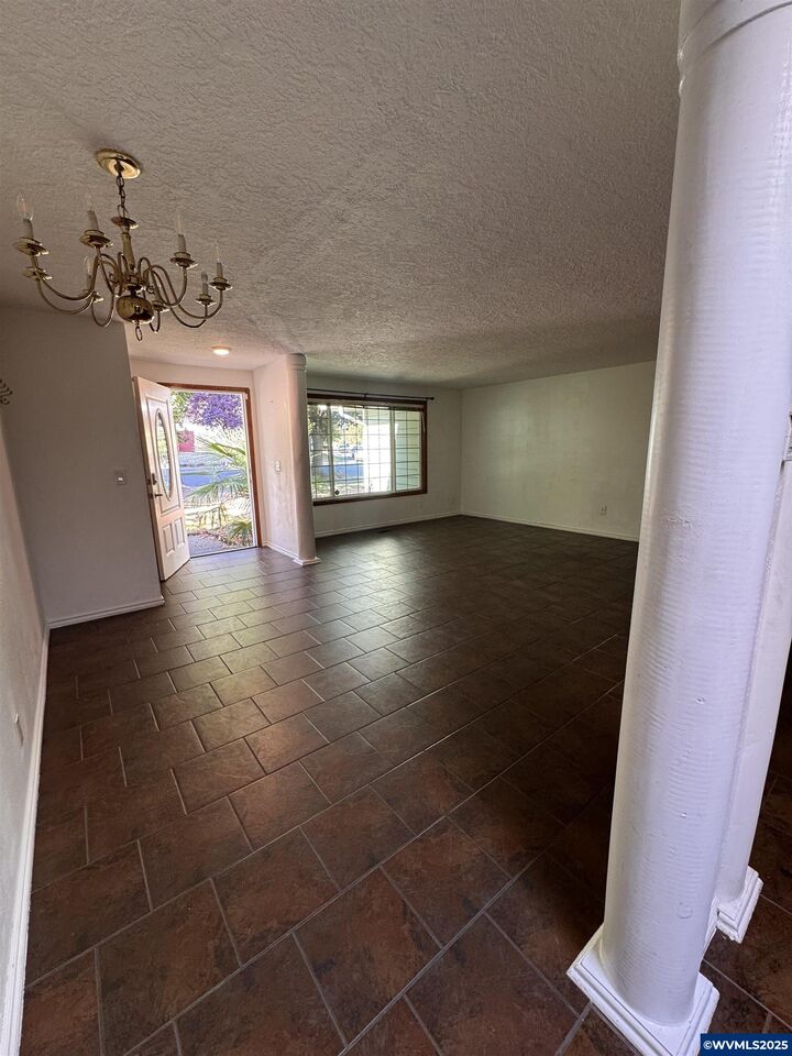 Property Photo: 2286 Greentree Dr NE OR 97305